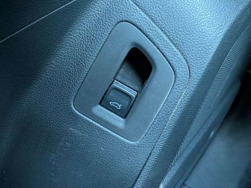 Used 2022 Volkswagen Atlas SEL Premium image 38