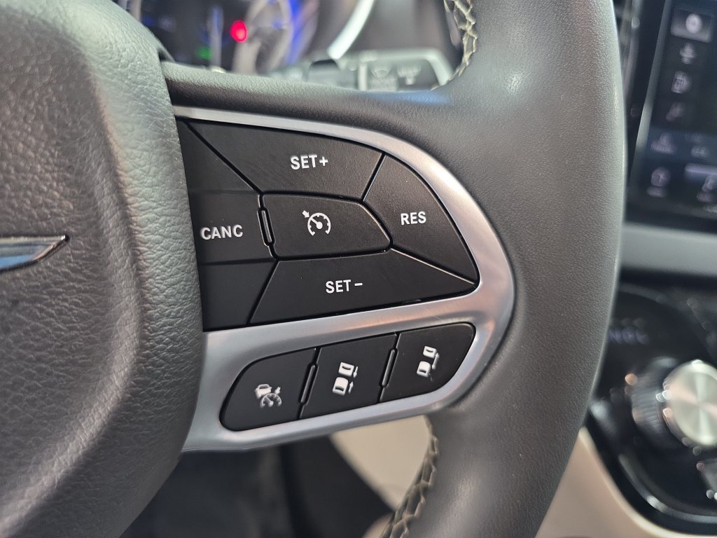 Used 2023 Chrysler Pacifica Touring-L FWD image 20