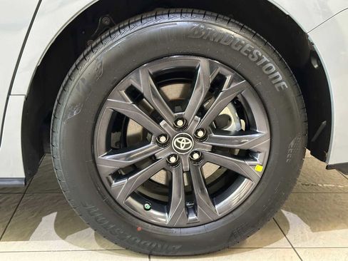 Used 2024 Toyota Sienna XSE AWD/4WD image 8