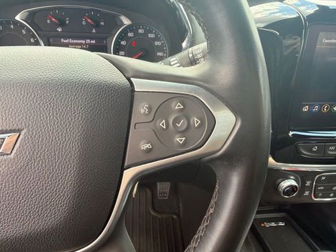 Used 2023 Chevrolet Traverse LT FWD image 15