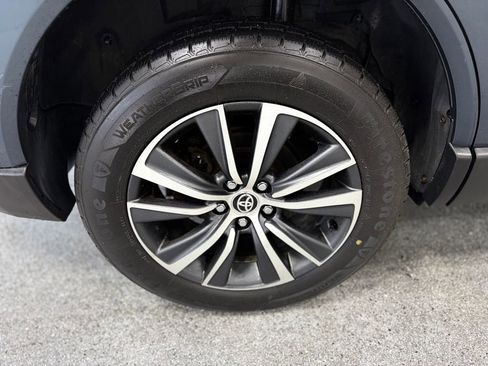 Used 2022 Toyota Venza LE image 30