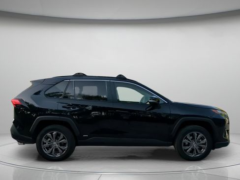 Used 2023 Toyota RAV4 XLE Premium AWD/4WD image 32