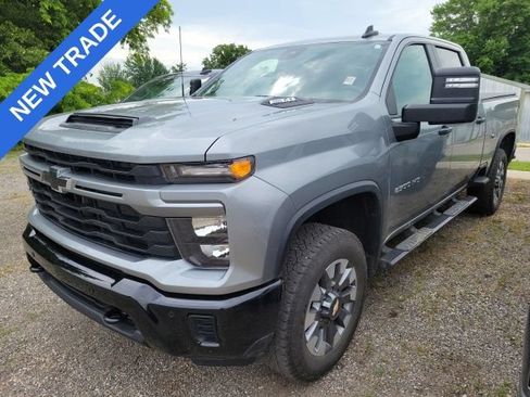 Used 2025 Chevrolet Silverado 2500 Custom w/ Custom Value Package AWD/4WD image 1
