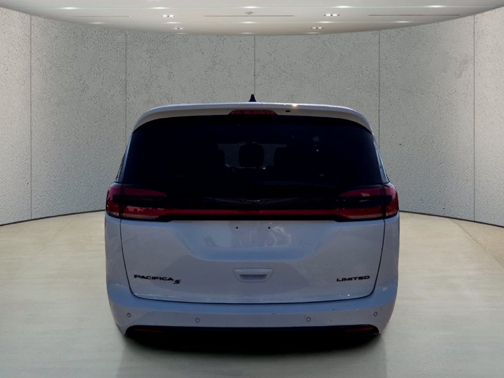 Used 2025 Chrysler Pacifica Limited FWD image 4