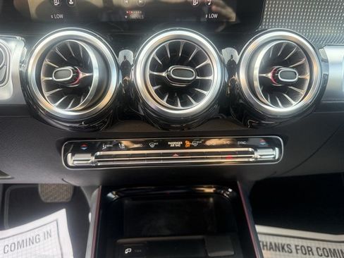 Used 2022 Mercedes-Benz GLB 250 4MATIC image 18