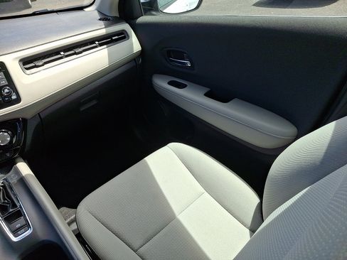 Used 2021 Honda HR-V LX image 12