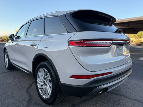 Used 2022 Lincoln Corsair FWD w/ Rear Removable Package Tray image 5