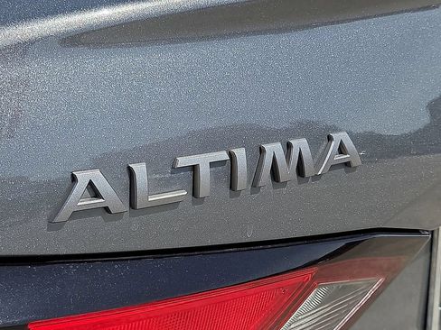 Used 2025 Nissan Altima 2.5 SV FWD image 10