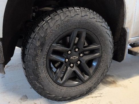 Used 2019 Chevrolet Silverado 1500 Custom Trail Boss w/ Custom Convenience Package image 8