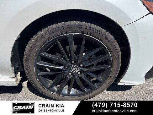 Used 2021 Toyota Camry XSE image 9