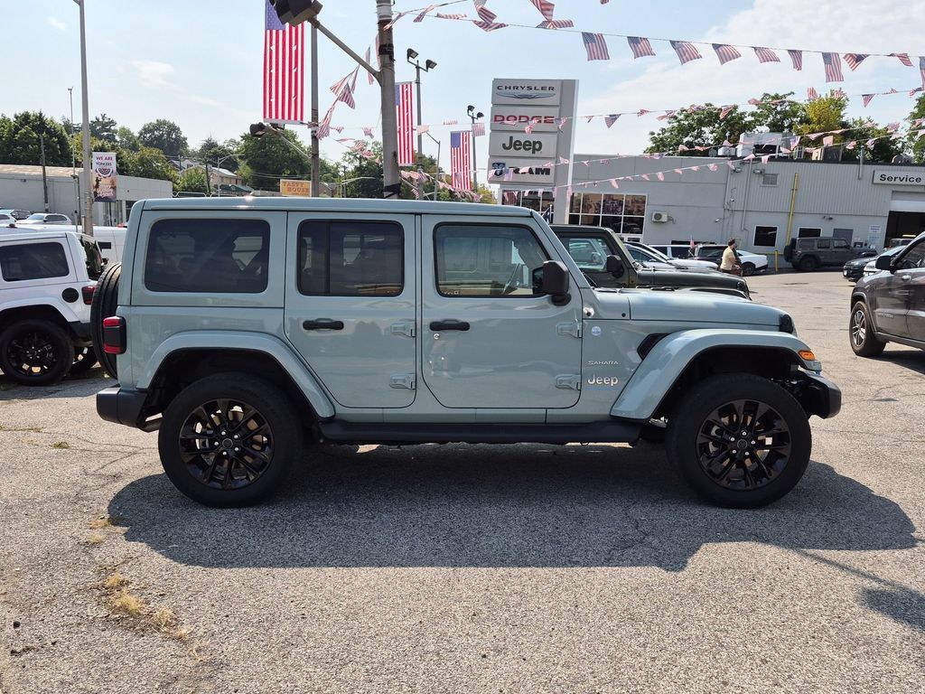 Used 2024 Jeep Wrangler Unlimited Sahara w/ Safety Group AWD/4WD image 4