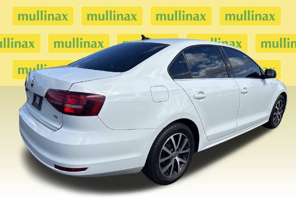 Used 2017 Volkswagen Jetta SE FWD image 3
