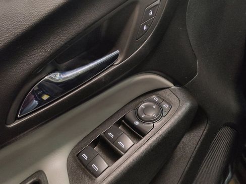 Used 2022 Chevrolet Equinox LS image 27