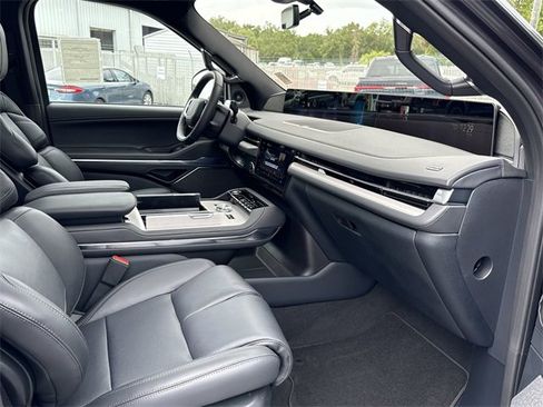 New 2025 Lincoln Navigator Reserve w/ Jet Appearance Package image 14