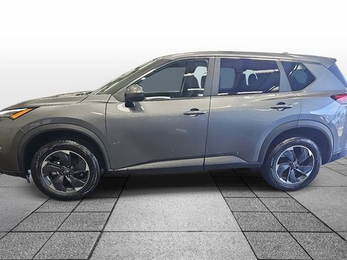 Used 2024 Nissan Rogue SV image 8