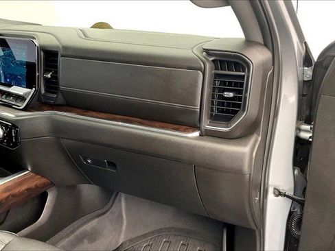 Used 2023 GMC Sierra 1500 SLT w/ SLT Premium Package AWD/4WD image 14