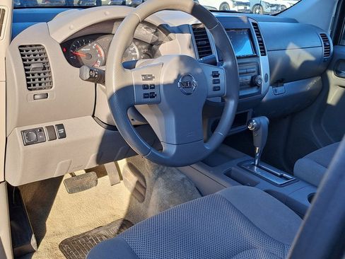 Used 2016 Nissan Frontier SV image 8
