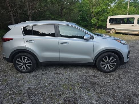 Used 2017 Kia Sportage EX FWD image 2