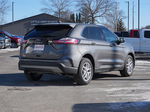 Used 2022 Ford Edge SEL w/ Convenience Package image 3