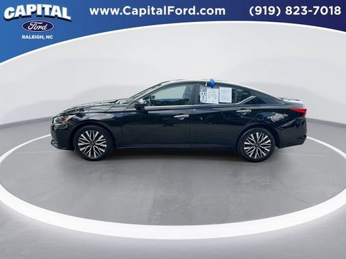 Used 2025 Nissan Altima 2.5 SV FWD image 5