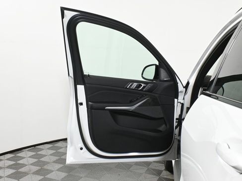 Used 2026 BMW X5 xDrive40i w/ M Sport Package image 29