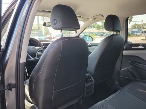 Used 2022 Volkswagen Taos SE image 13