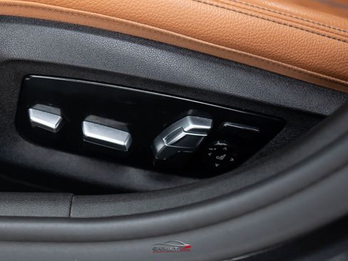 Used 2019 BMW M550i xDrive image 43