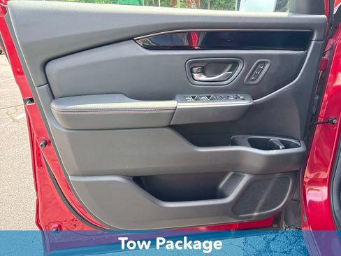 Used 2025 Honda Pilot TrailSport image 26