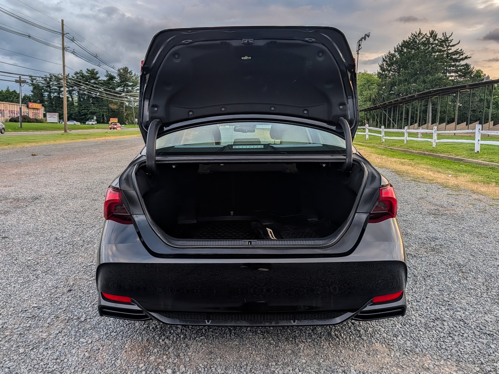 Used 2019 Toyota Avalon XLE w/ Moonroof Package FWD image 7
