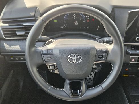 Used 2025 Toyota Camry SE FWD image 15