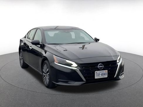 Used 2025 Nissan Altima 2.5 SV image 3