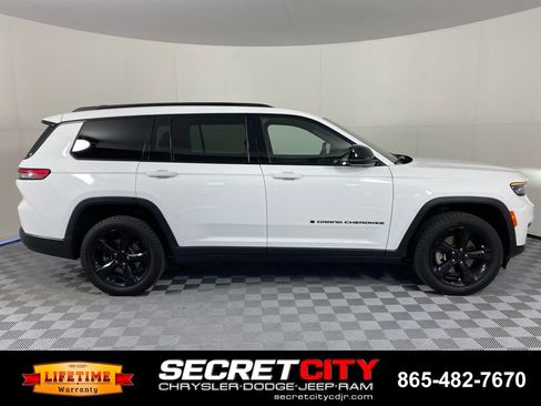Used 2023 Jeep Grand Cherokee L Laredo AWD/4WD image 8