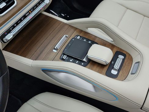 Certified 2023 Mercedes-Benz GLS 450 4MATIC image 11