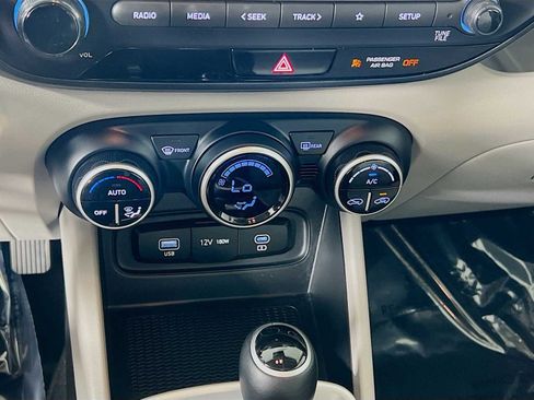 Certified 2025 Hyundai Venue SEL FWD image 15