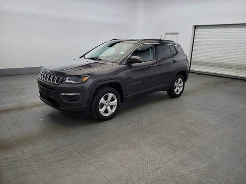 Used 2018 Jeep Compass Latitude w/ Popular Equipment Group AWD/4WD image 2