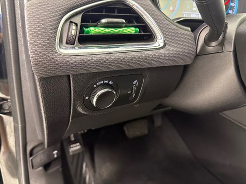 Used 2017 Chevrolet Cruze LT w/ Convenience Package FWD image 11