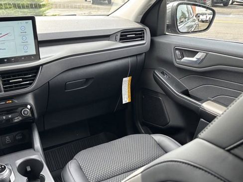 New 2025 Ford Escape SE image 30