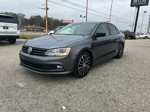 Used 2016 Volkswagen Jetta Sport image 10