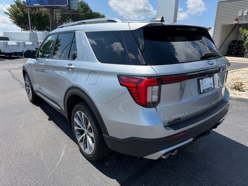 Used 2025 Ford Explorer Platinum w/ Ultimate Package AWD/4WD image 8