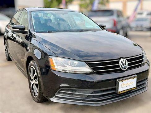 Used 2017 Volkswagen Jetta SE FWD image 3