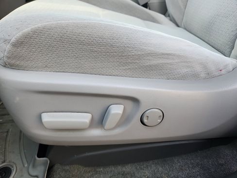 Used 2015 Toyota Sienna LE image 23