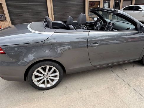 Used 2012 Volkswagen Eos Komfort FWD image 19