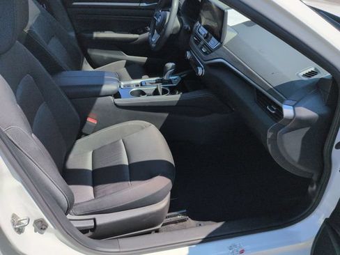 Used 2023 Nissan Altima 2.5 SV w/ SV Premium Package FWD image 37