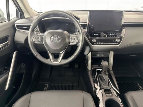 Certified 2025 Toyota Corolla Cross XLE FWD image 28