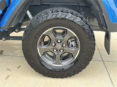 Used 2022 Jeep Gladiator Rubicon w/ Cold Weather Group image 12