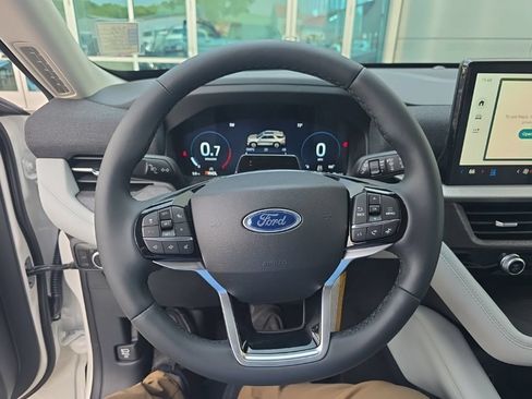 New 2026 Ford Explorer Platinum w/ LUX Leather Package AWD/4WD image 17