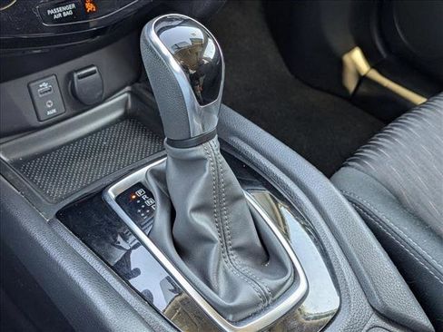 Used 2017 Nissan Rogue SV image 12