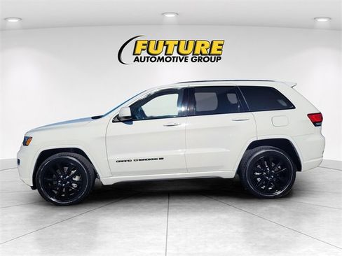 Used 2022 Jeep Grand Cherokee Laredo X image 6