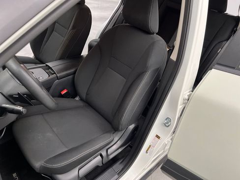 Used 2024 Nissan Rogue S FWD image 11