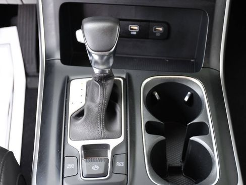 Used 2024 Kia Carnival LX FWD image 40
